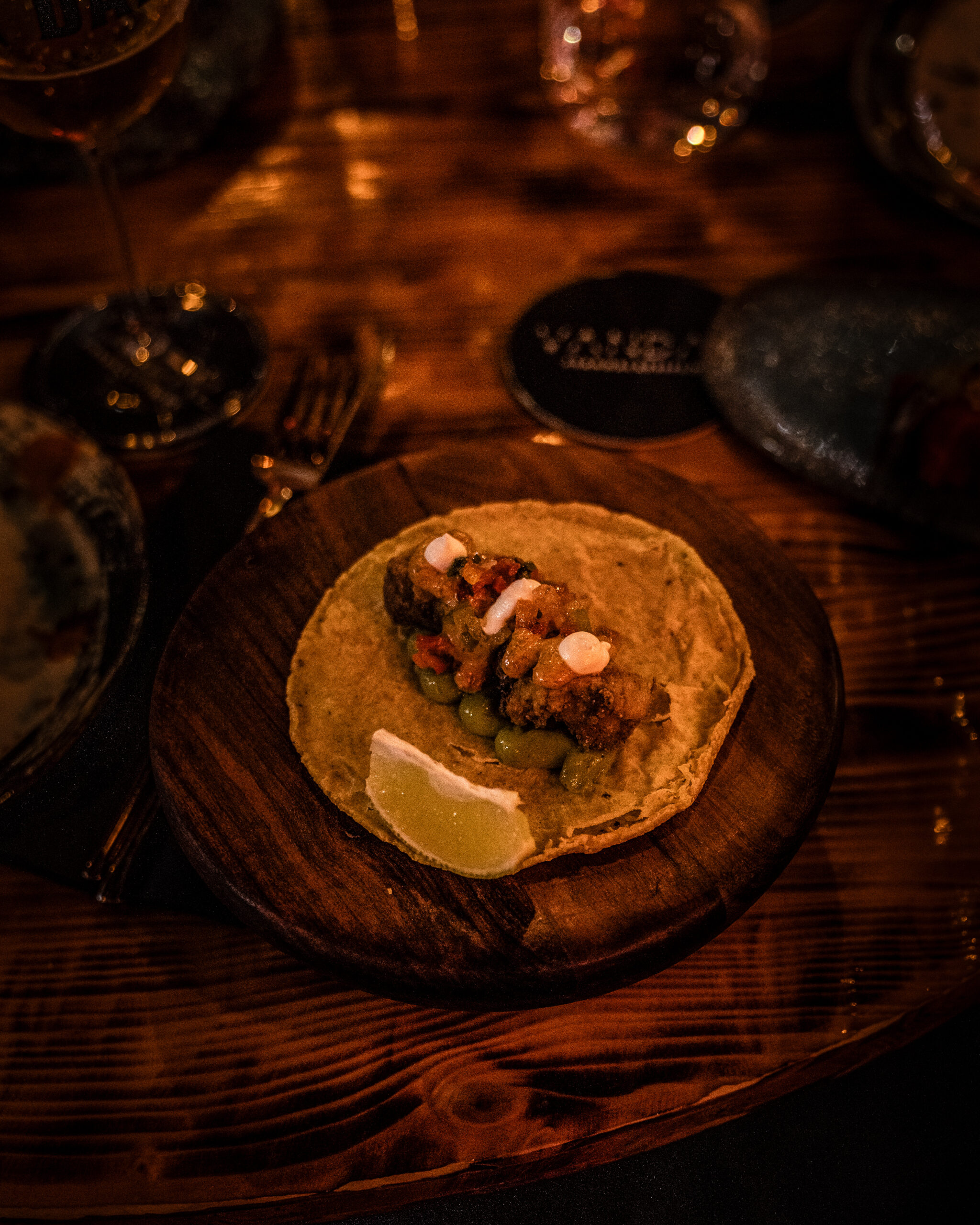 Taco mexicano de pescado adobado con autentica tortilla Xolotl de maiz nixtamalizado